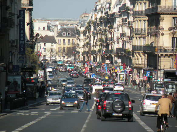  vue générale de la rue de Rennes depuis Montparnasse